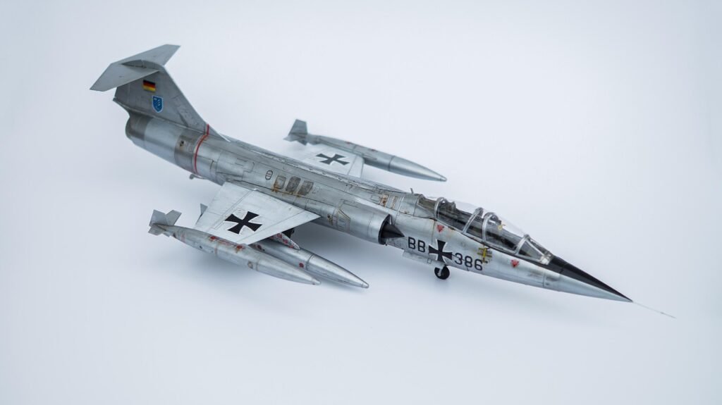 f104, starfighter, lockheed, modelling, miniature, plane, armed forces, jet, air force, plastic, hobby, handcraft, 1 32, italian